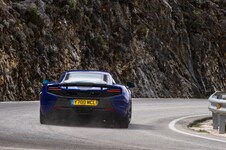 2015-Mclaren-650S-Coupe-rear-end-turn