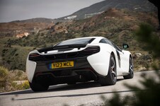 2015-Mclaren-650S-coupe-rear-end-static-02