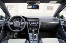 2015-Volkswagen-Golf-R-interior