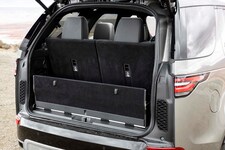 2017 Land Rover Discovery cargo lift up