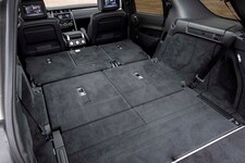2017 Land Rover Discovery cargo view 03