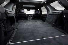 2017 Land Rover Discovery cargo view