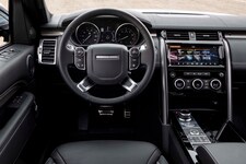 2017 Land Rover Discovery cockpit