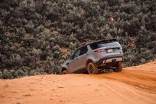 2017 Land Rover Discovery off road 33
