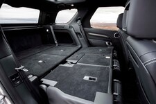 2017 Land Rover Discovery rear seats folded down 02