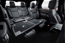 2017 Land Rover Discovery seats folded down