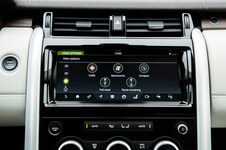 2017 Land Rover Discovery touchscreen 02