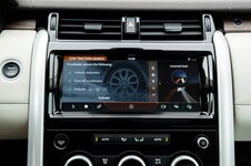 2017 Land Rover Discovery touchscreen 03