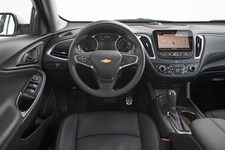 2017 Chevrolet Malibu 20T Premier cockpit