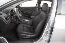 2017 Chevrolet Malibu 20T Premier front interior seats