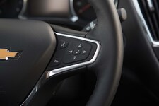 2017 Chevrolet Malibu 20T Premier steering wheel controls 02