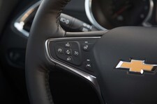 2017 Chevrolet Malibu 20T Premier steering wheel controls